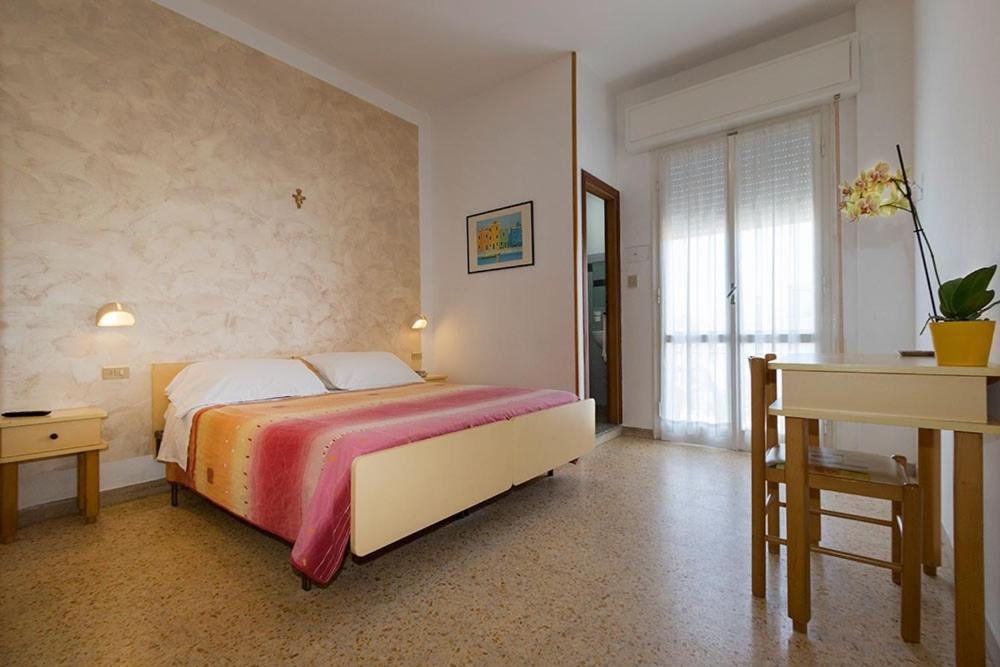 Hotel Cosmos Rimini Exterior photo