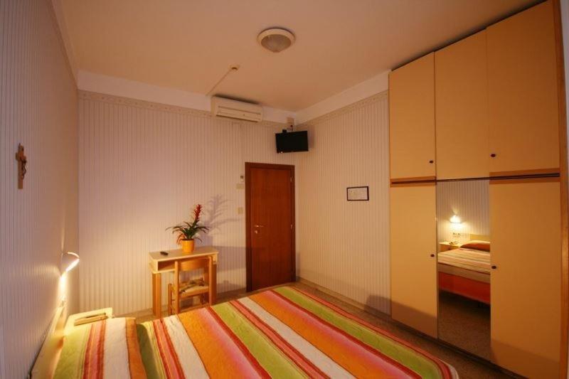 Hotel Cosmos Rimini Exterior photo
