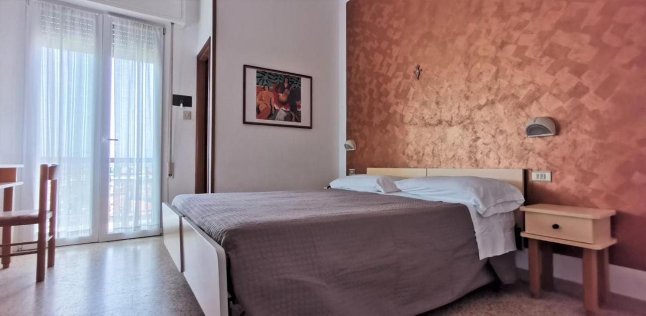 Hotel Cosmos Rimini Exterior photo