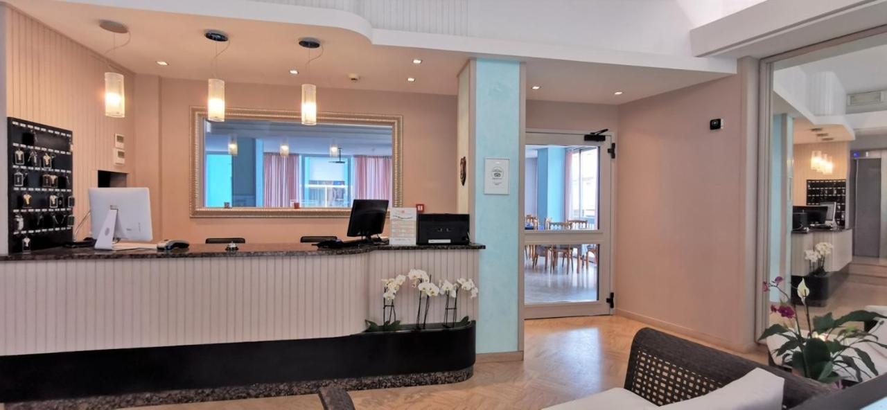 Hotel Cosmos Rimini Exterior photo